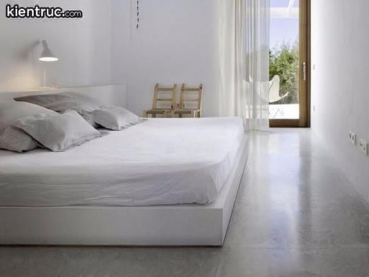 Phòng ngủ được thiết kế độc đáo với những họa tiết hình học tạo nên điểm nhấn vô cùng riêng biệt. Tone màu trắng cũng khiến cho gian phòng thêm phần sáng sủa và thoáng đãng hơn 