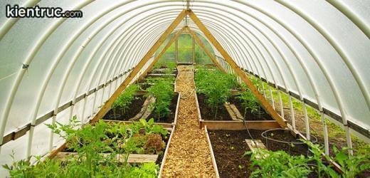 Lớp che phủ mái nhà kính giúp bảo vệ hệ thống cây trồng trong nhà kính mini